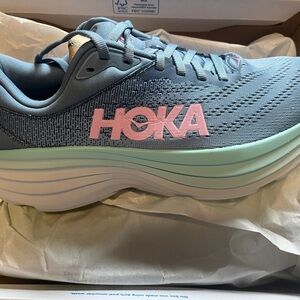 Hoka Bondi 8D - like new